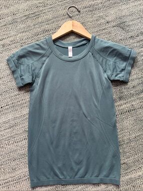 70 degrees Helios Short Sleeve Sport Crew UPF 50+ Size M